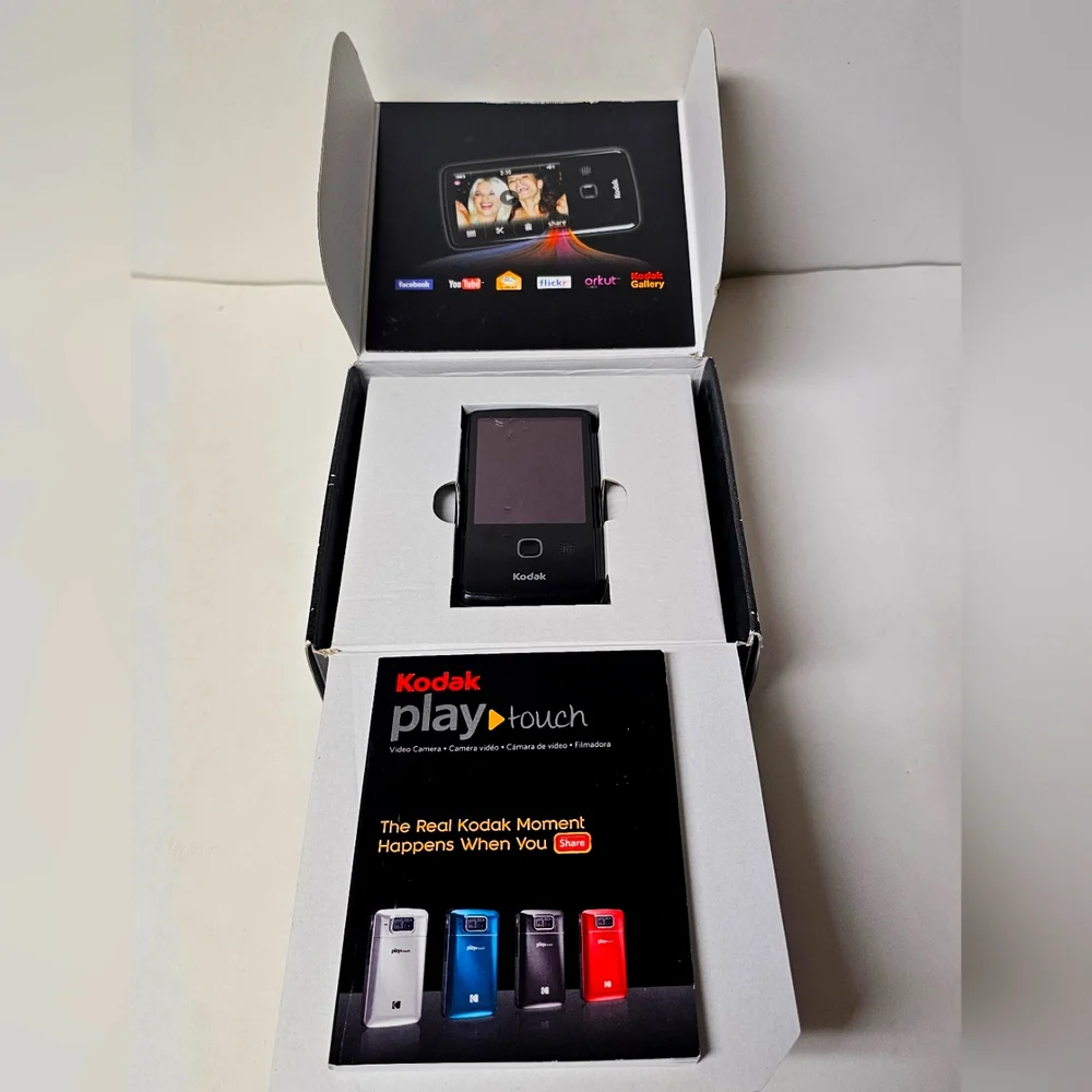 Kodak Play Touch High Def Camcorder Model Zi10 W/ Box, Charger, & All Cords Inc.